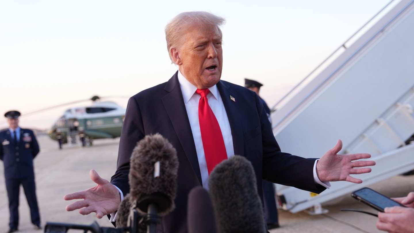 Дональд Трамп подает Иск на 5 Миллиардов Долларов против BBC Из-за "Панорамы".