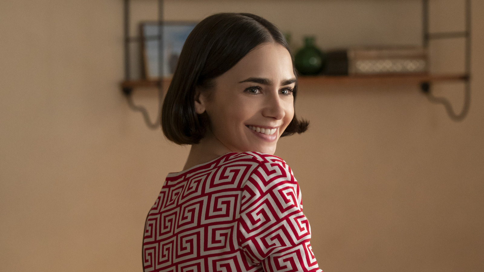 Сериал "Эмили в Париже" продлен на 6 Сезон на Netflix